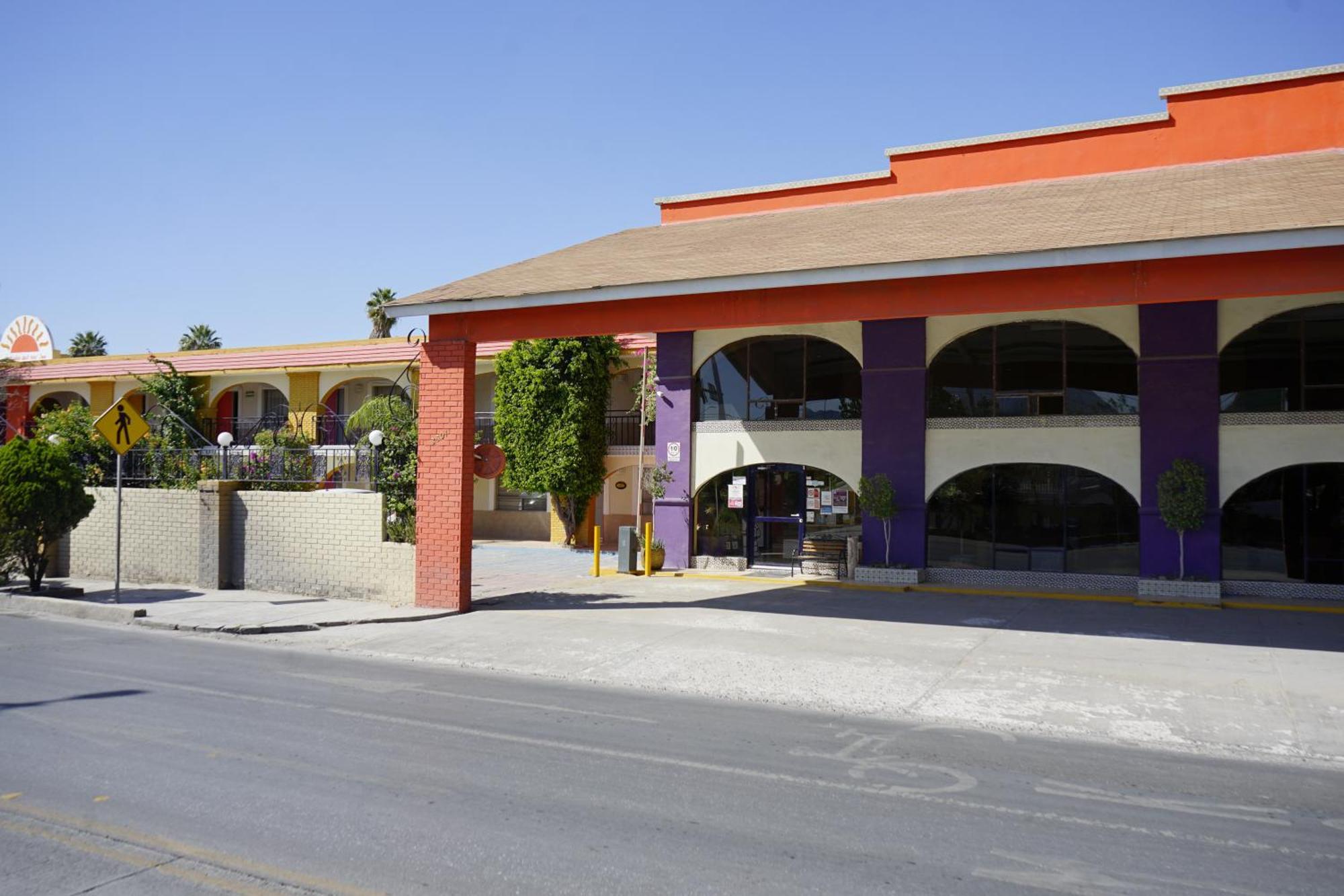 Hotel Posada Del Sol Inn Торреон Экстерьер фото
