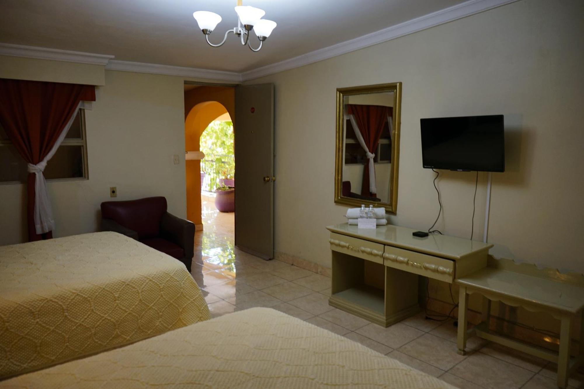 Hotel Posada Del Sol Inn Торреон Экстерьер фото
