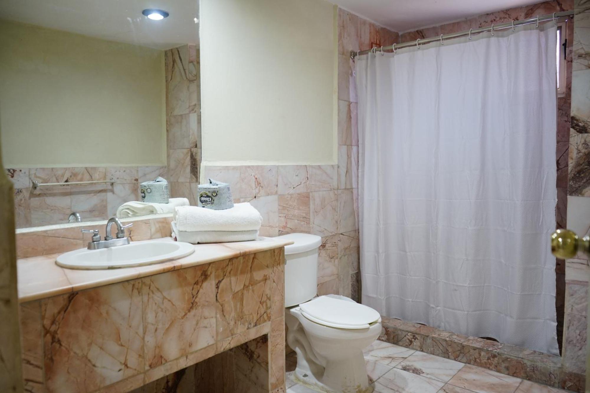 Hotel Posada Del Sol Inn Торреон Экстерьер фото