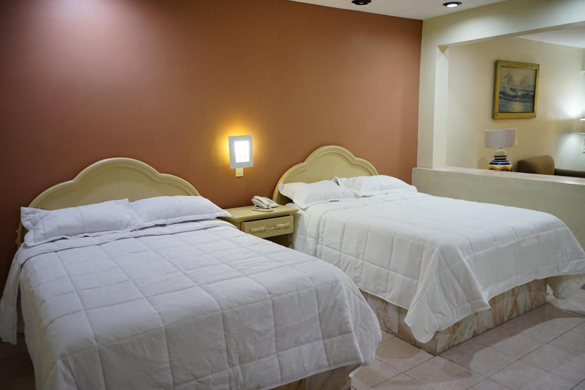 Hotel Posada Del Sol Inn Торреон Экстерьер фото