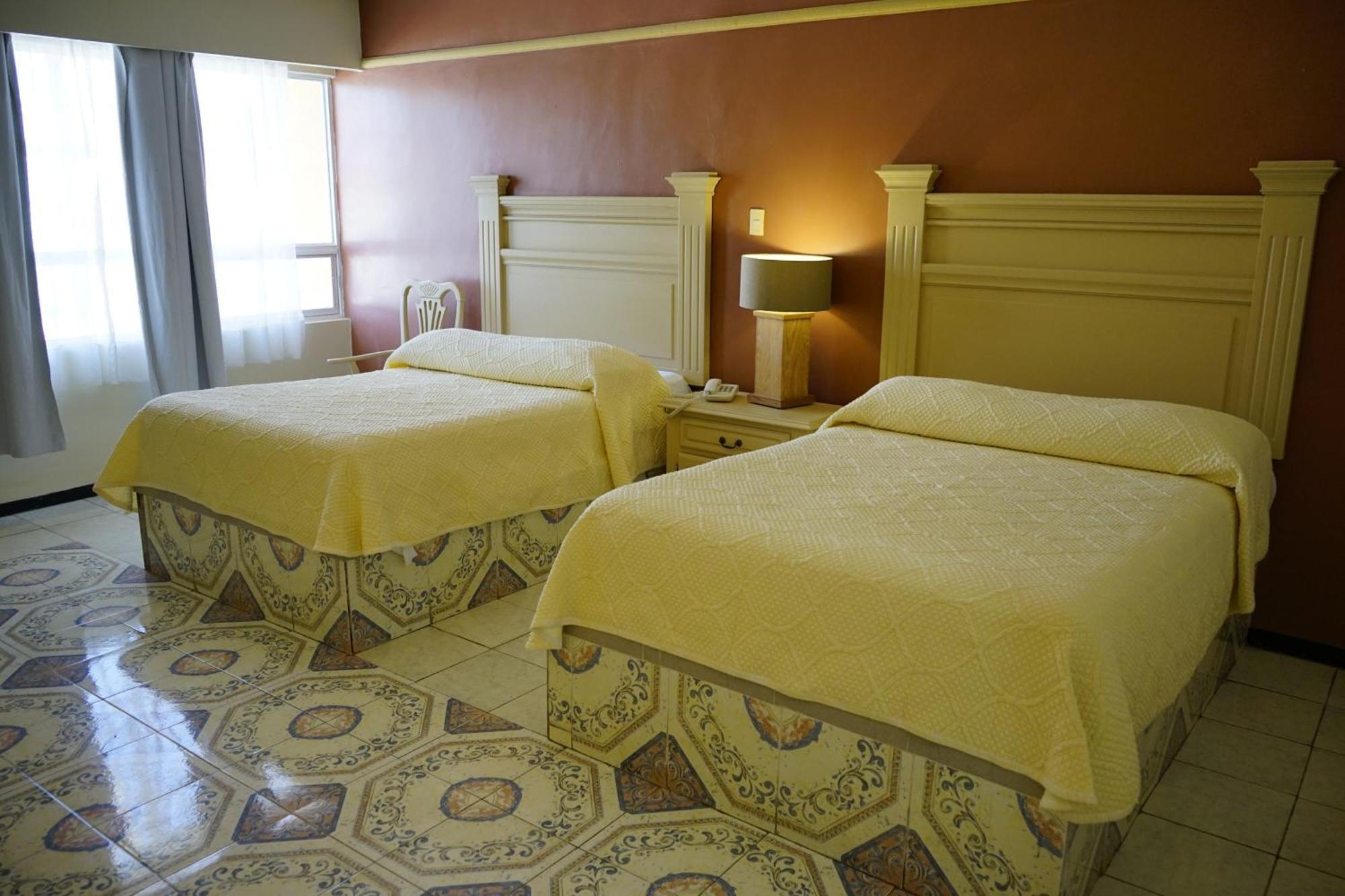 Hotel Posada Del Sol Inn Торреон Экстерьер фото